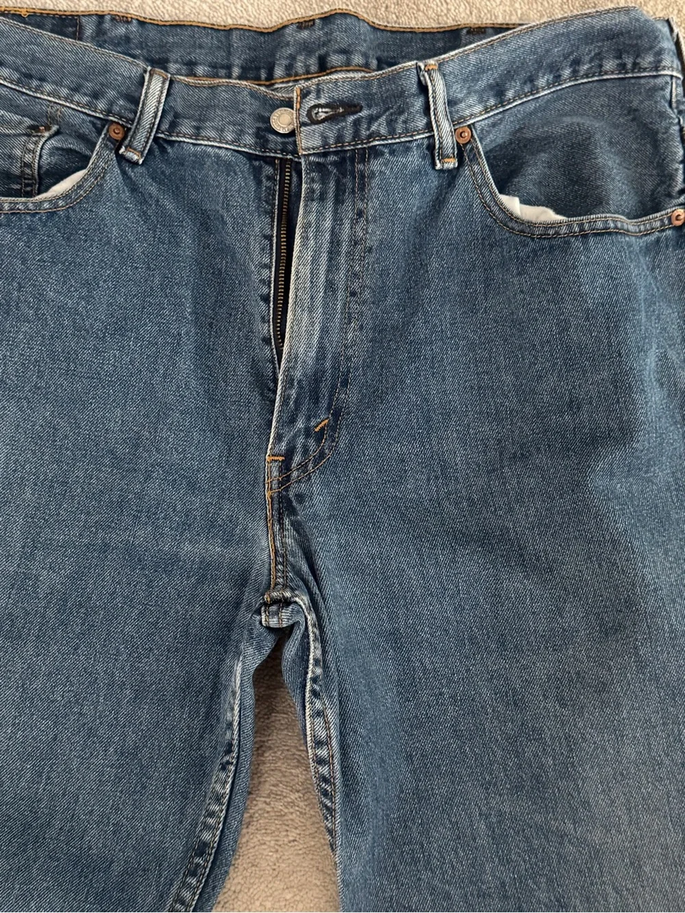Levi's Men's Medium Blue Relaxed Fit Jeans